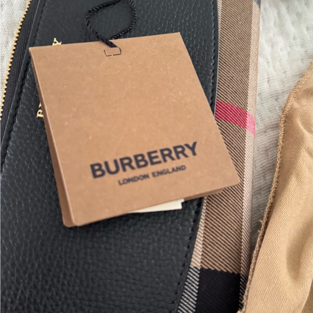 Burberry Black and Tan Check Wallet - Picture 7 of 9